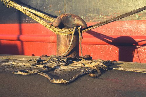Am verlassenen Kai vertäut von scheepskijkerhavenfotografie