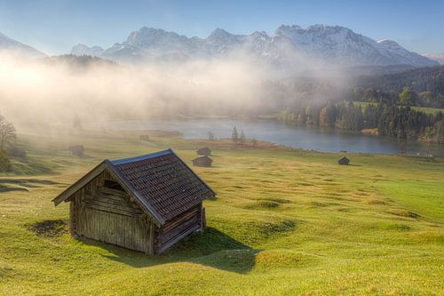 Nebelschwaden über dem Geroldsee