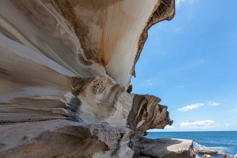 Bondi beach rotspartij aan de kust van Sydney, Australia van Tjeerd Kruse