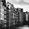 Entrepôts d'Amsterdam sur le Damrak sur thomaswphotography