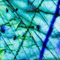Labradorite, protect your energy