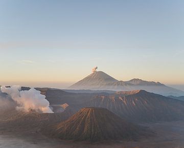 Bromo vulkaan, Java Indonesië van Tim Loos