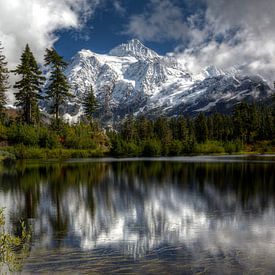 Picture Lake with Mount Shuksan by Jos Hug