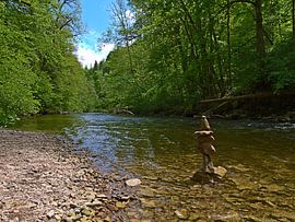 Petites tours de pierre dans le Wutach sur Timon Schneider