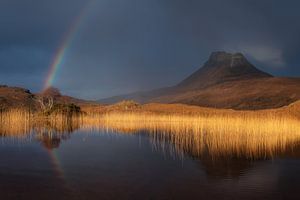 Stac Pollaidh mit einem Regenbogen in Schottland