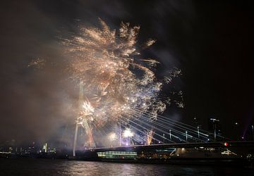 nieuwjaars vuurwerk Rotterdam von Renée Teunis