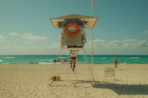 La mer veille toujours.