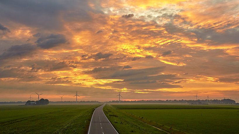 zonsopkomst in het Noord-Hollands landschap van eric van der eijk